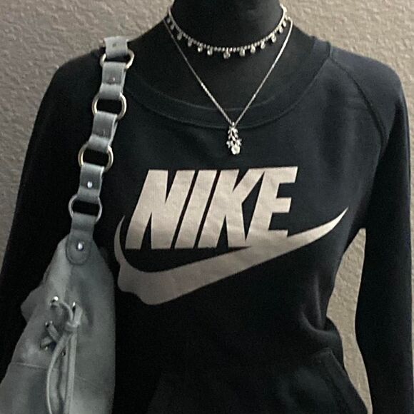 Nike Women's Black Sweatshirt - Picture 1 of 2